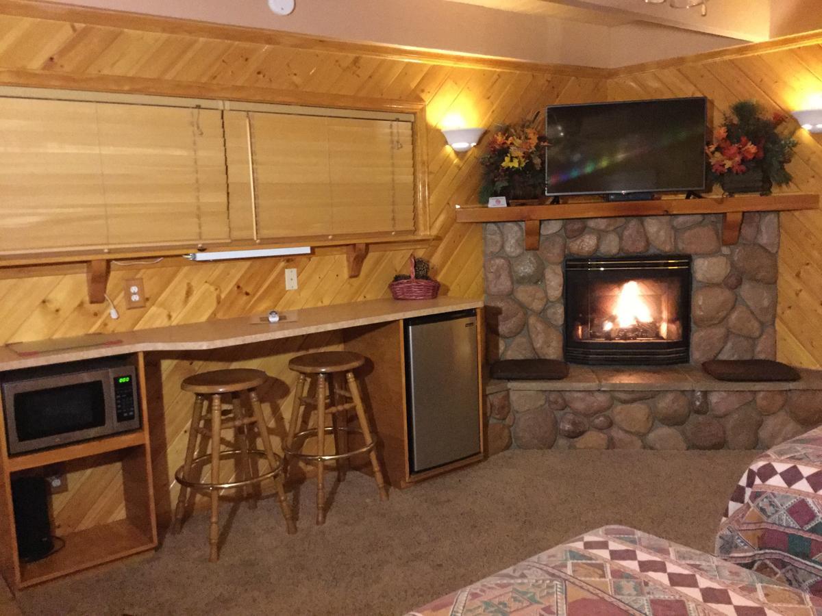 Giant Oaks Lodge Running Springs エクステリア 写真