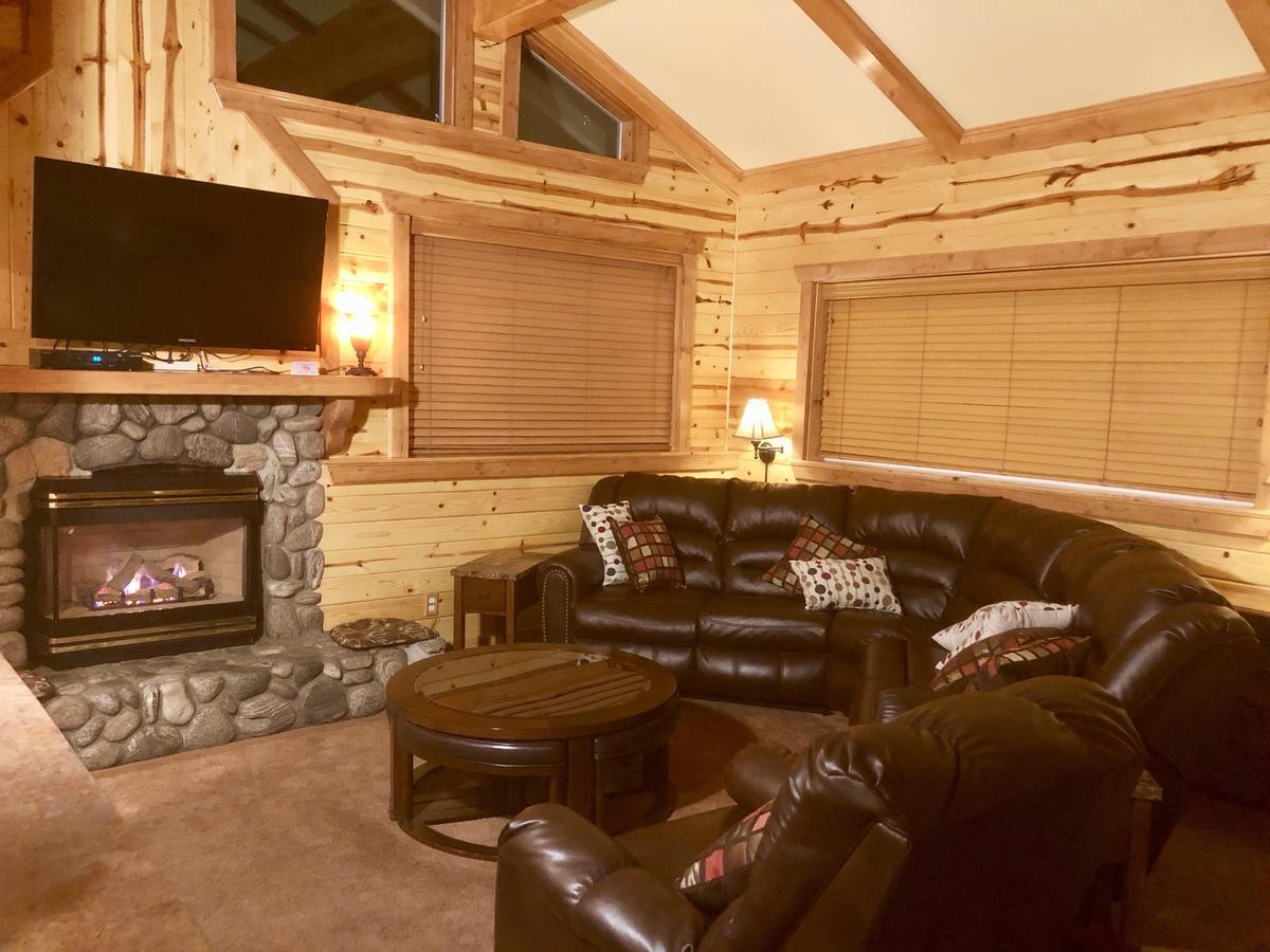 Giant Oaks Lodge Running Springs エクステリア 写真