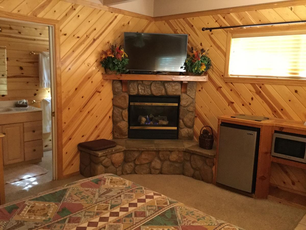 Giant Oaks Lodge Running Springs エクステリア 写真