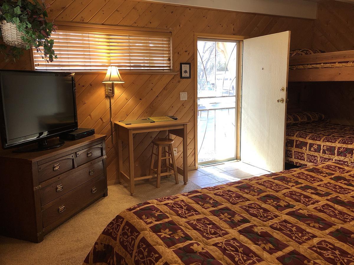 Giant Oaks Lodge Running Springs エクステリア 写真