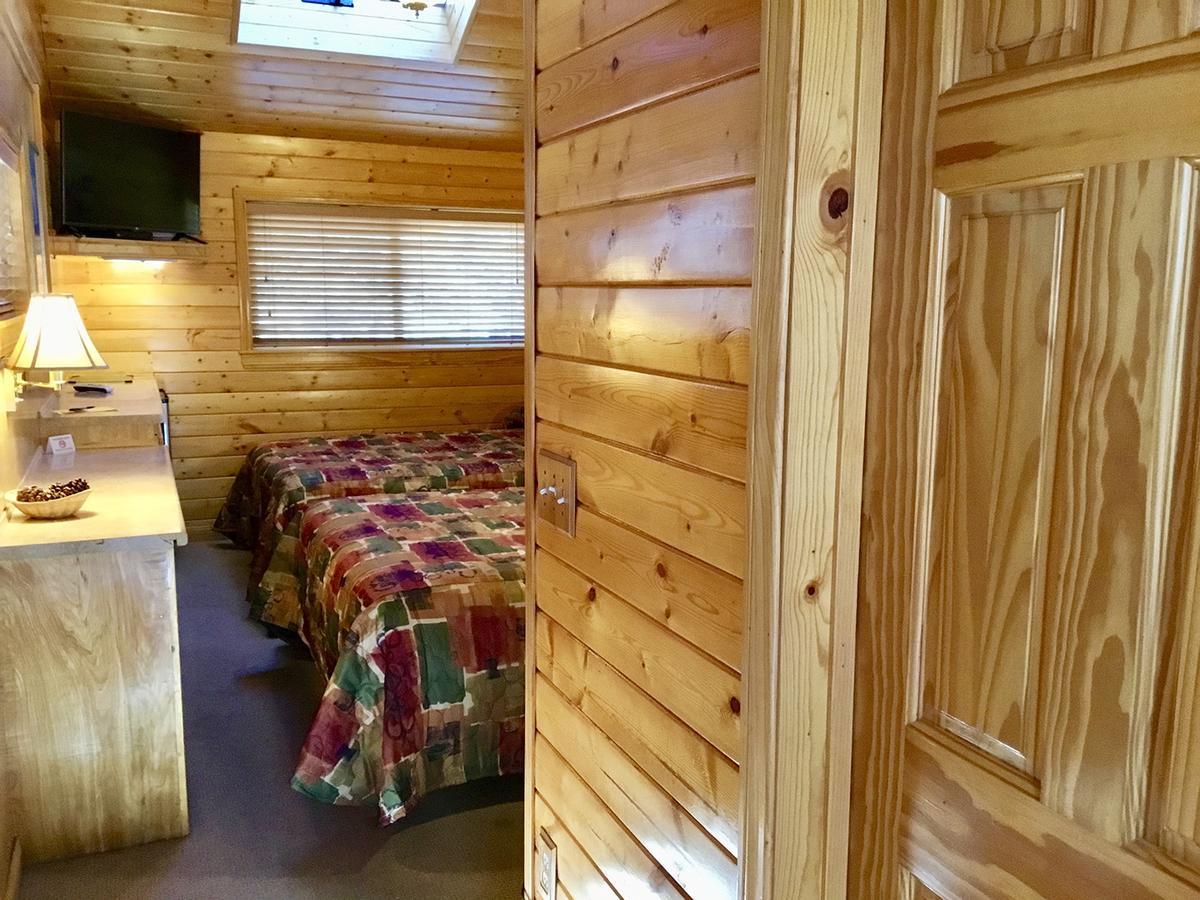 Giant Oaks Lodge Running Springs エクステリア 写真