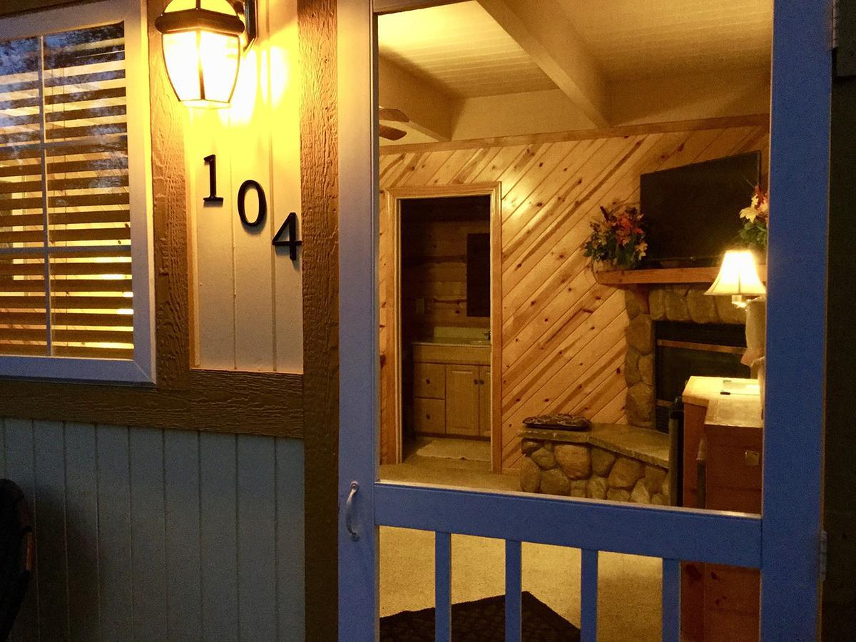 Giant Oaks Lodge Running Springs エクステリア 写真