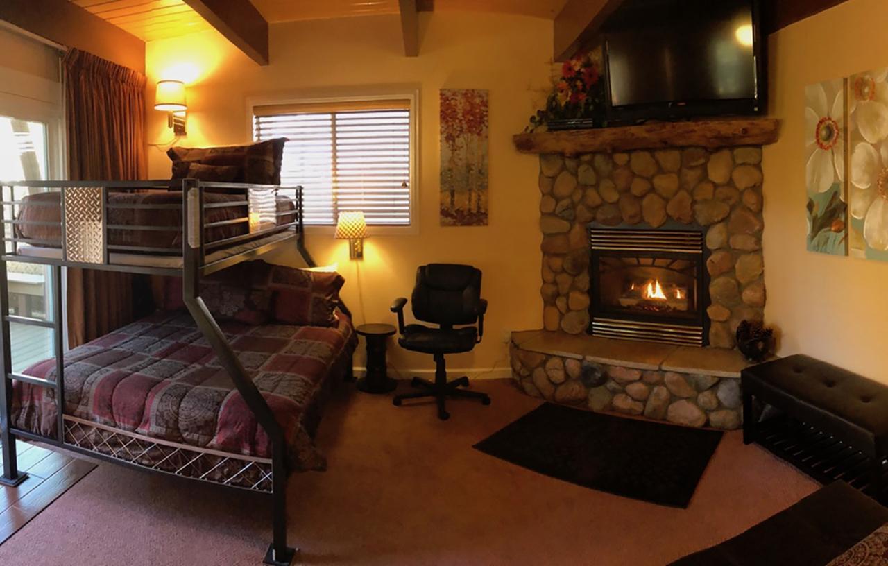 Giant Oaks Lodge Running Springs エクステリア 写真